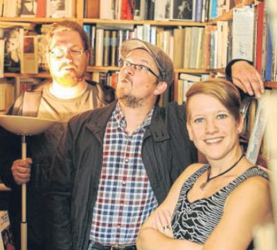 Im Museumsstübchen: Die Gruppe Cold Reading, hier mit Maiko Müller (von links), Axel Garbelmann und Sophia Pianowski. Foto: nh
